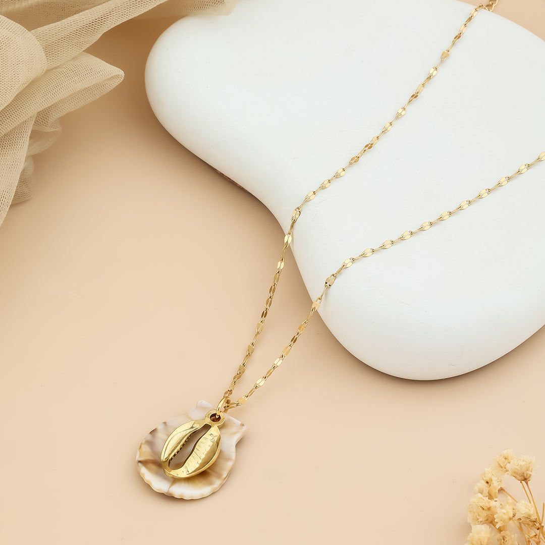 Beautiful Kori Crafted Locket Chain