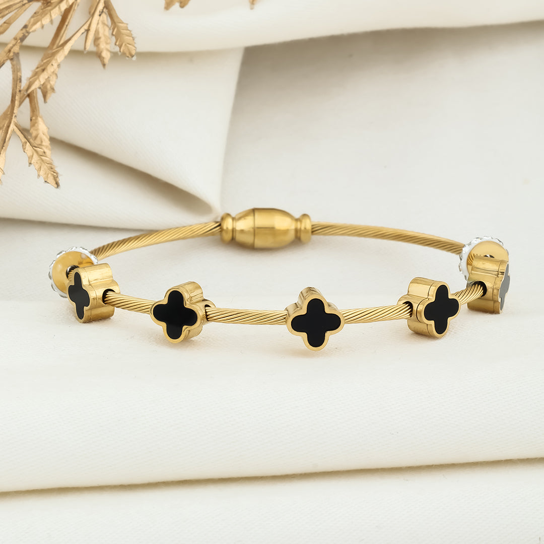 Black flower minimal kada