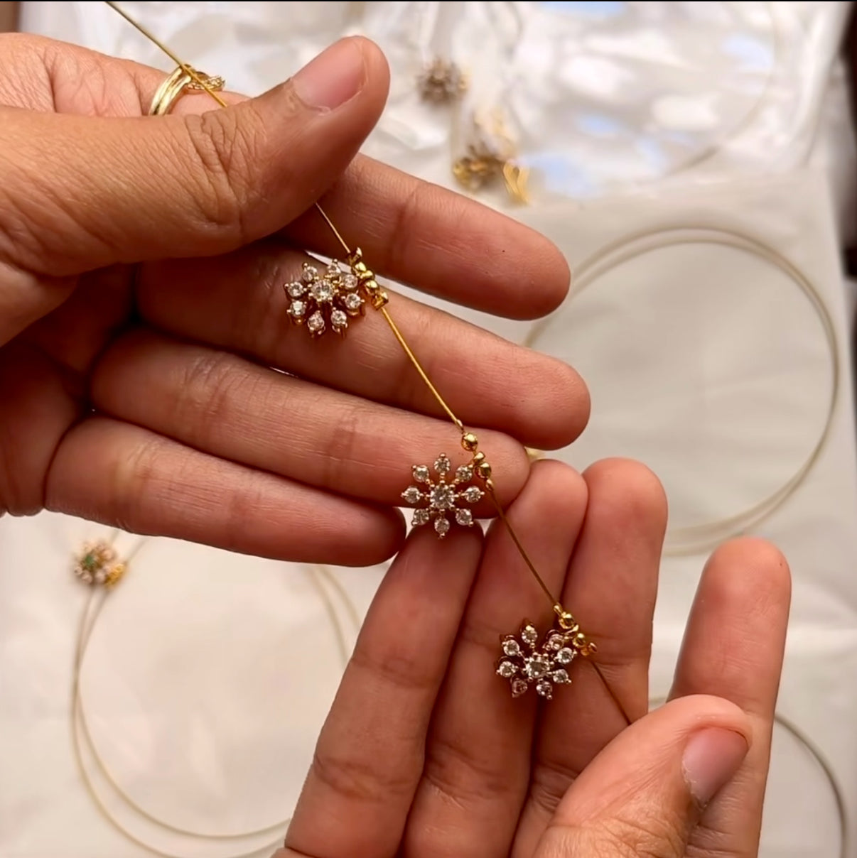 Invisible chain necklace