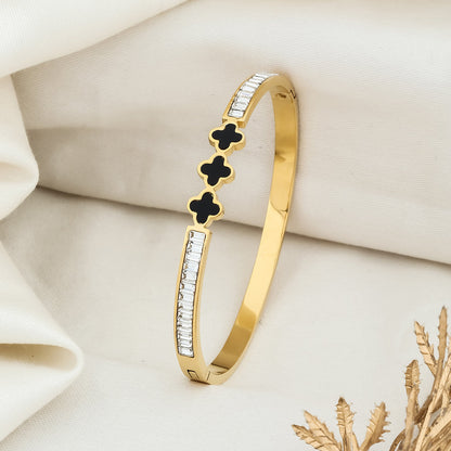 Black tri-flower glittery stone kada