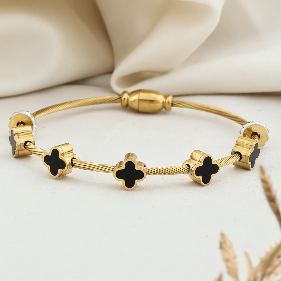 Black flower minimal kada