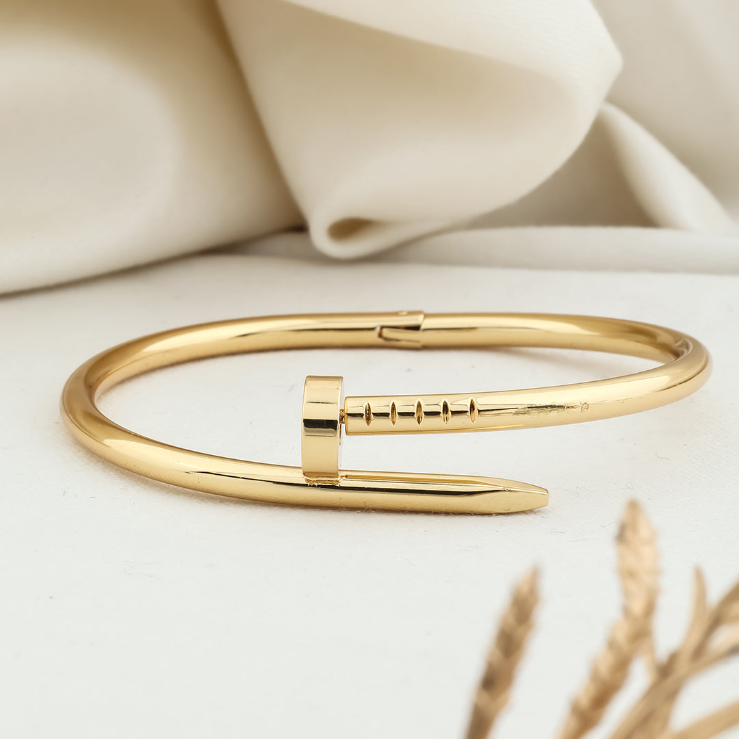 Minimum simple screw bracelet